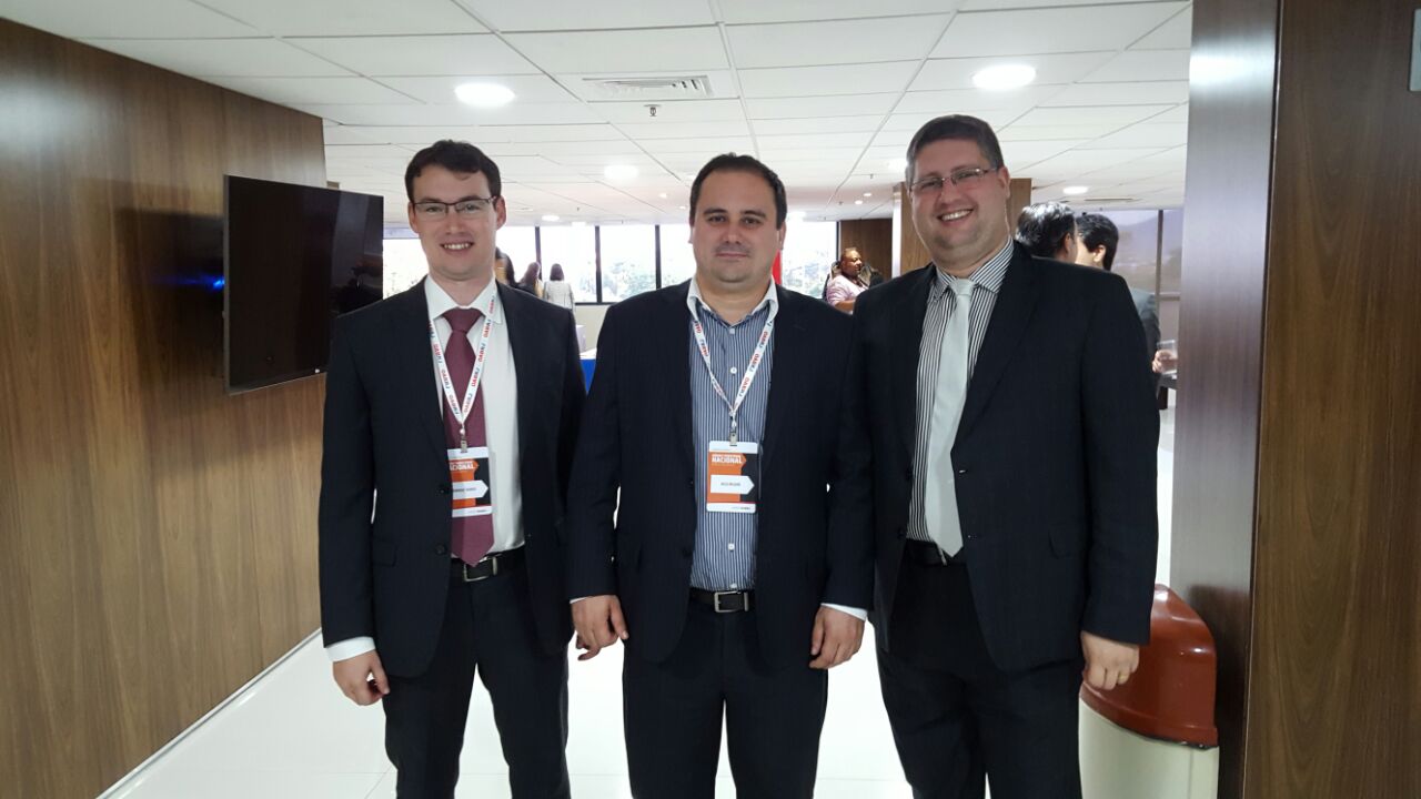 Henrique Tavares preside mesa em congresso na OAB/RJ